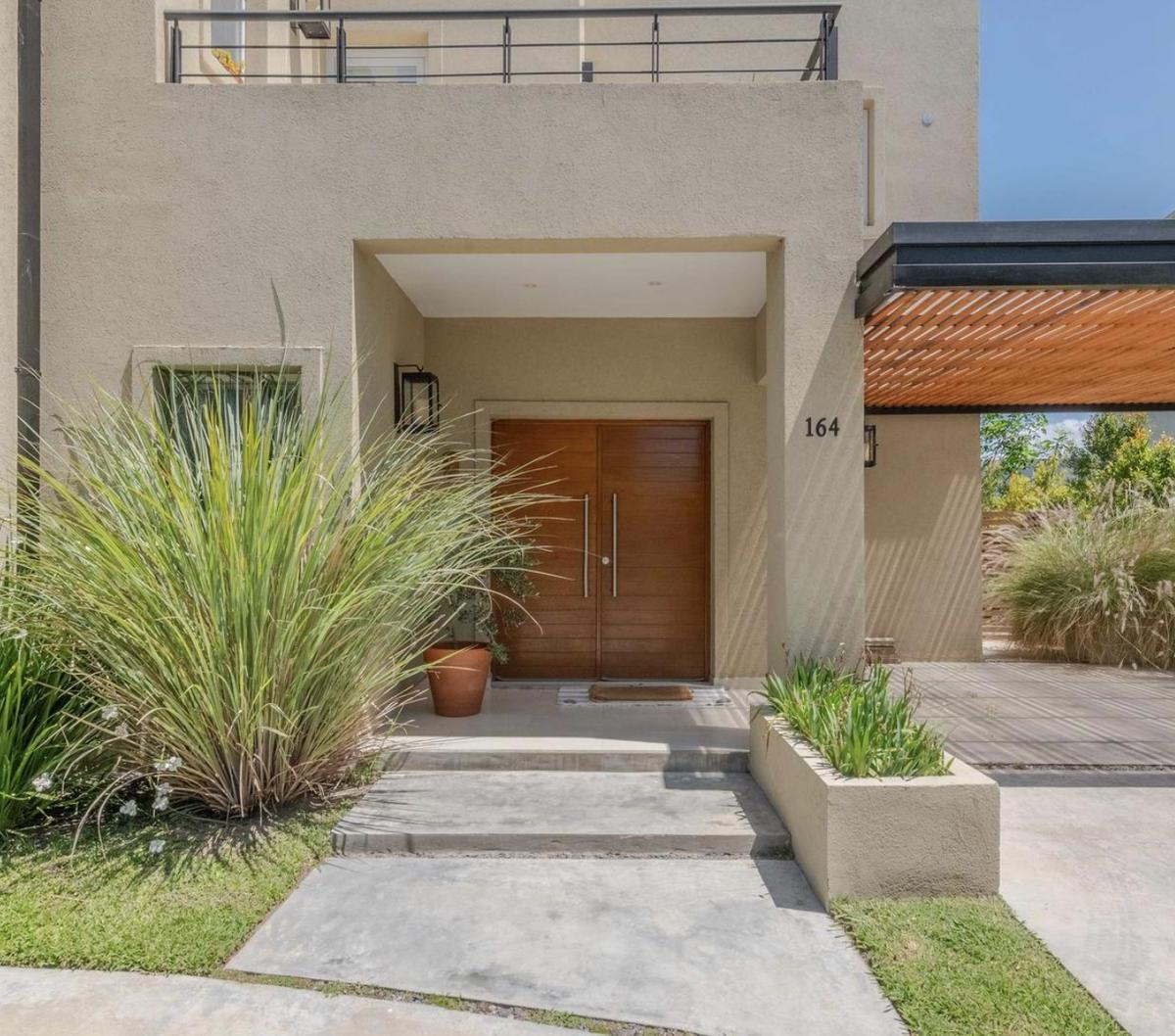 Casa en Venta Venta El Canton Barrio Puerto Lote Interno con Pileta 1