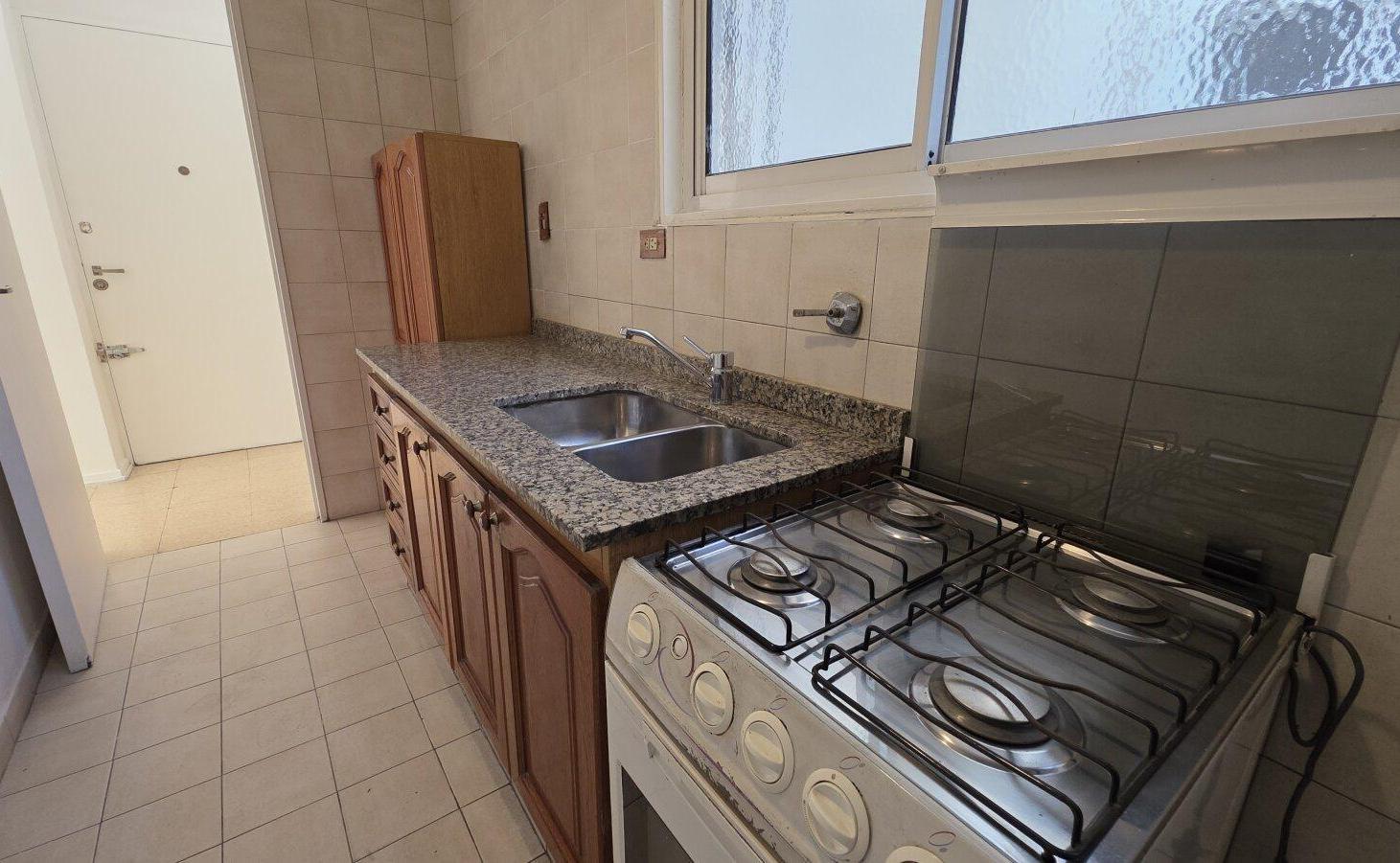 Foto de VENTA 2 AMBIENTES CON BALCON CORRIDO FLORES, imagen 3