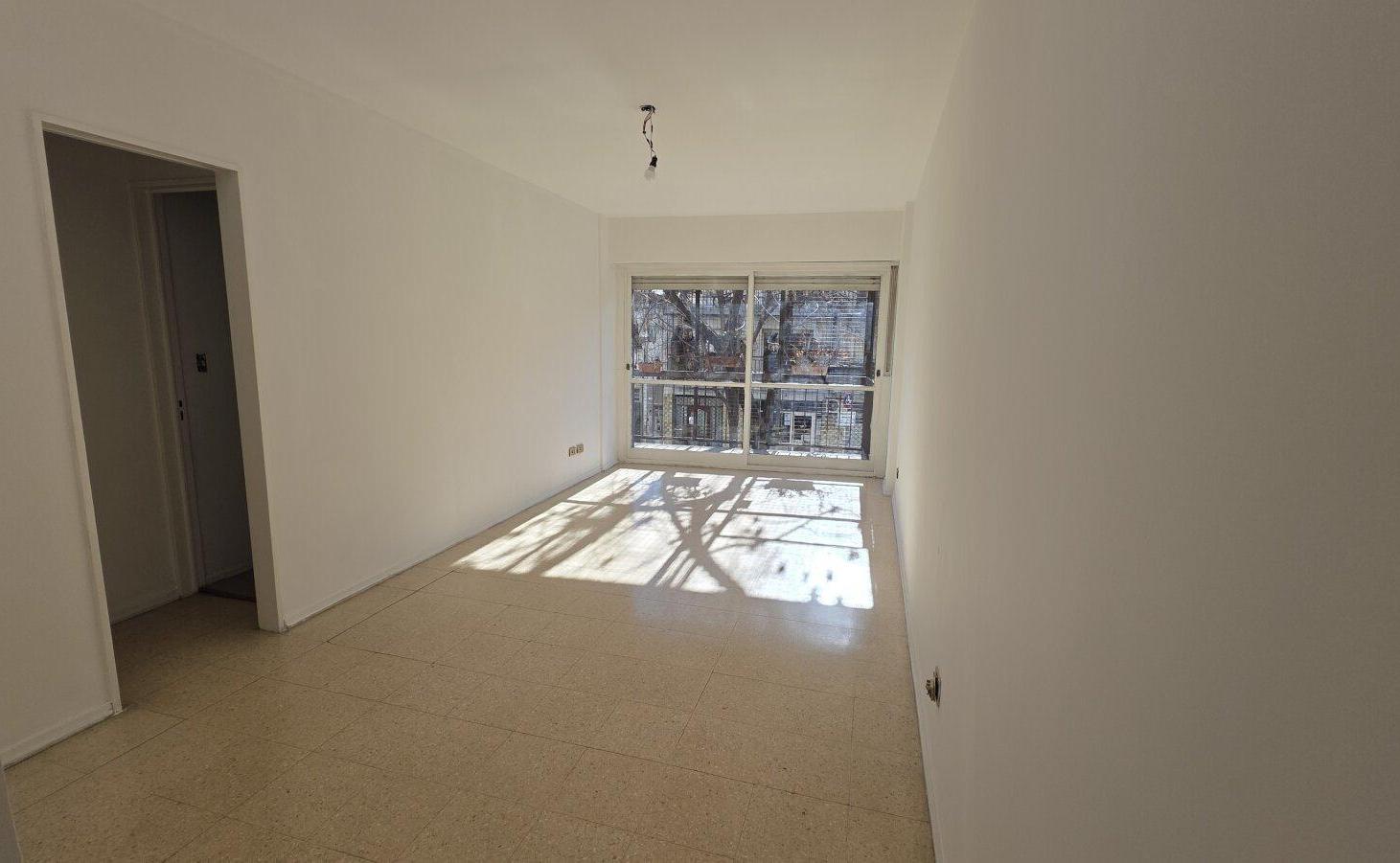 Foto de VENTA 2 AMBIENTES CON BALCON CORRIDO FLORES, imagen 4