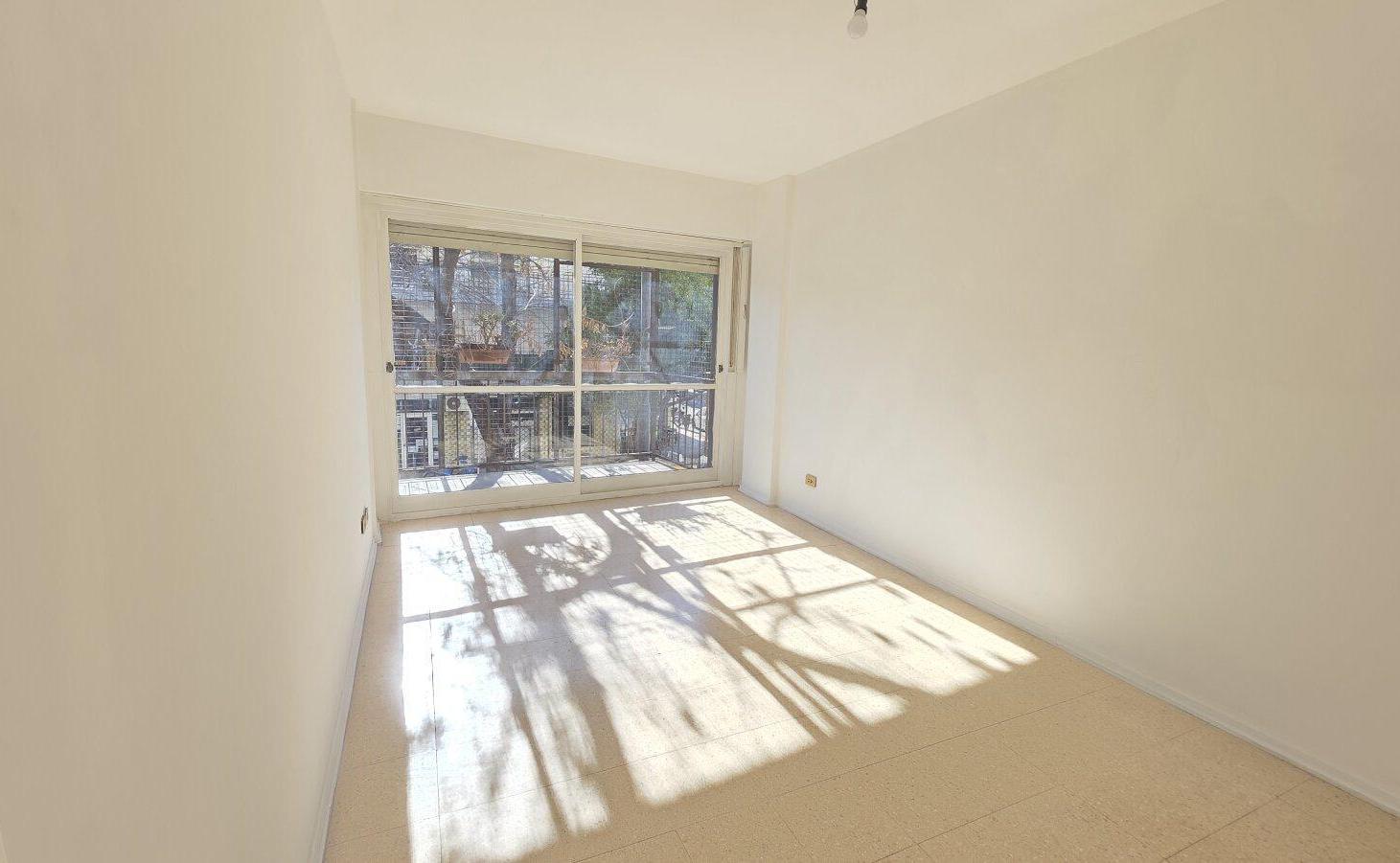 Foto de VENTA 2 AMBIENTES CON BALCON CORRIDO FLORES, imagen 1
