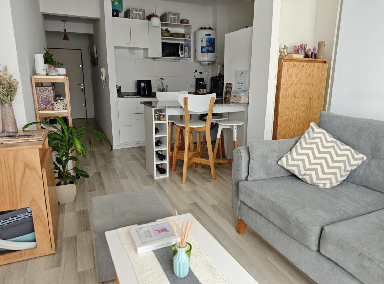 Foto de Venta 2 ambientes en piso alto con balcón aterrazado y vista abierta, imagen 2