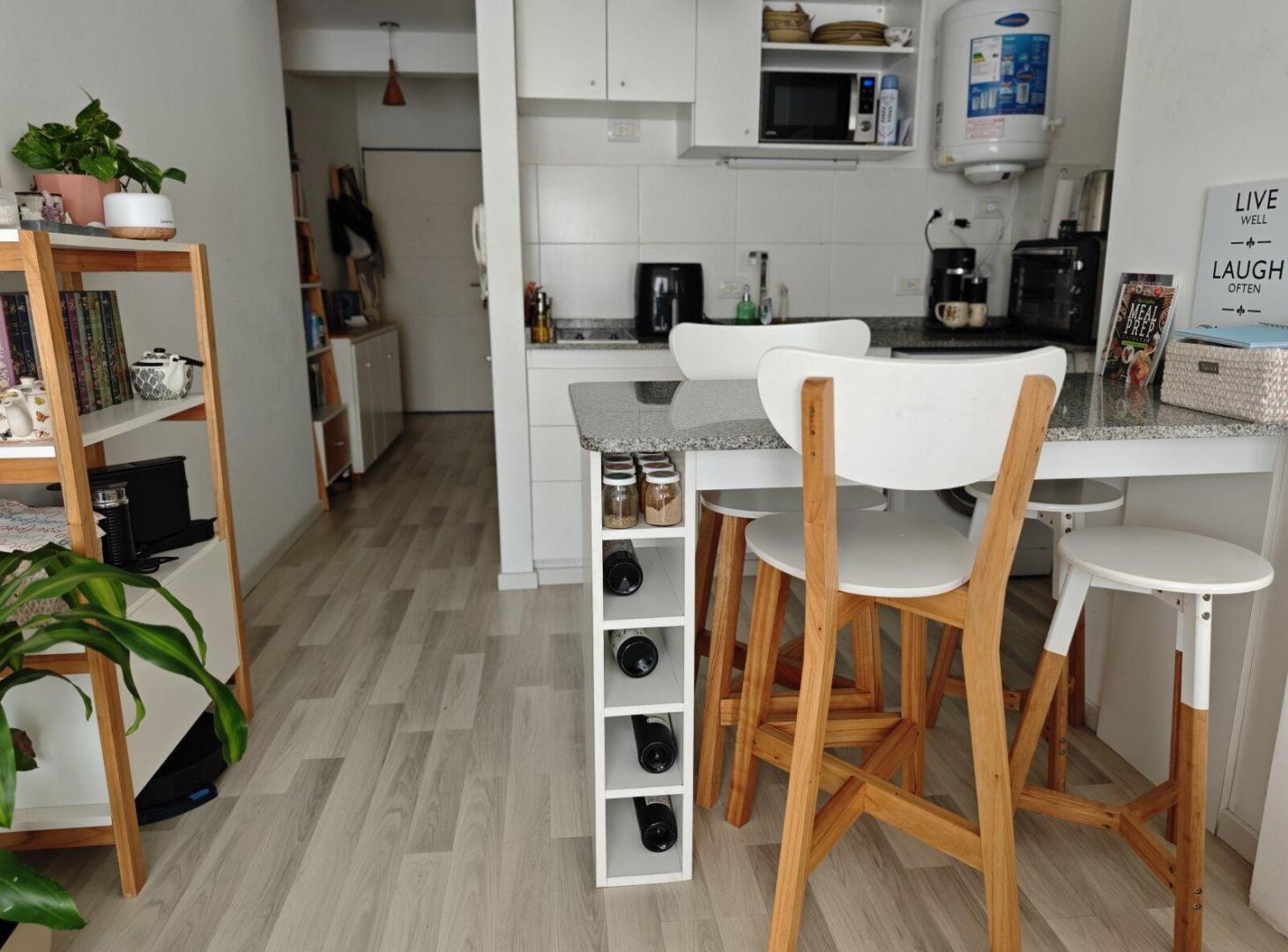Foto de Venta 2 ambientes en piso alto con balcón aterrazado y vista abierta, imagen 3