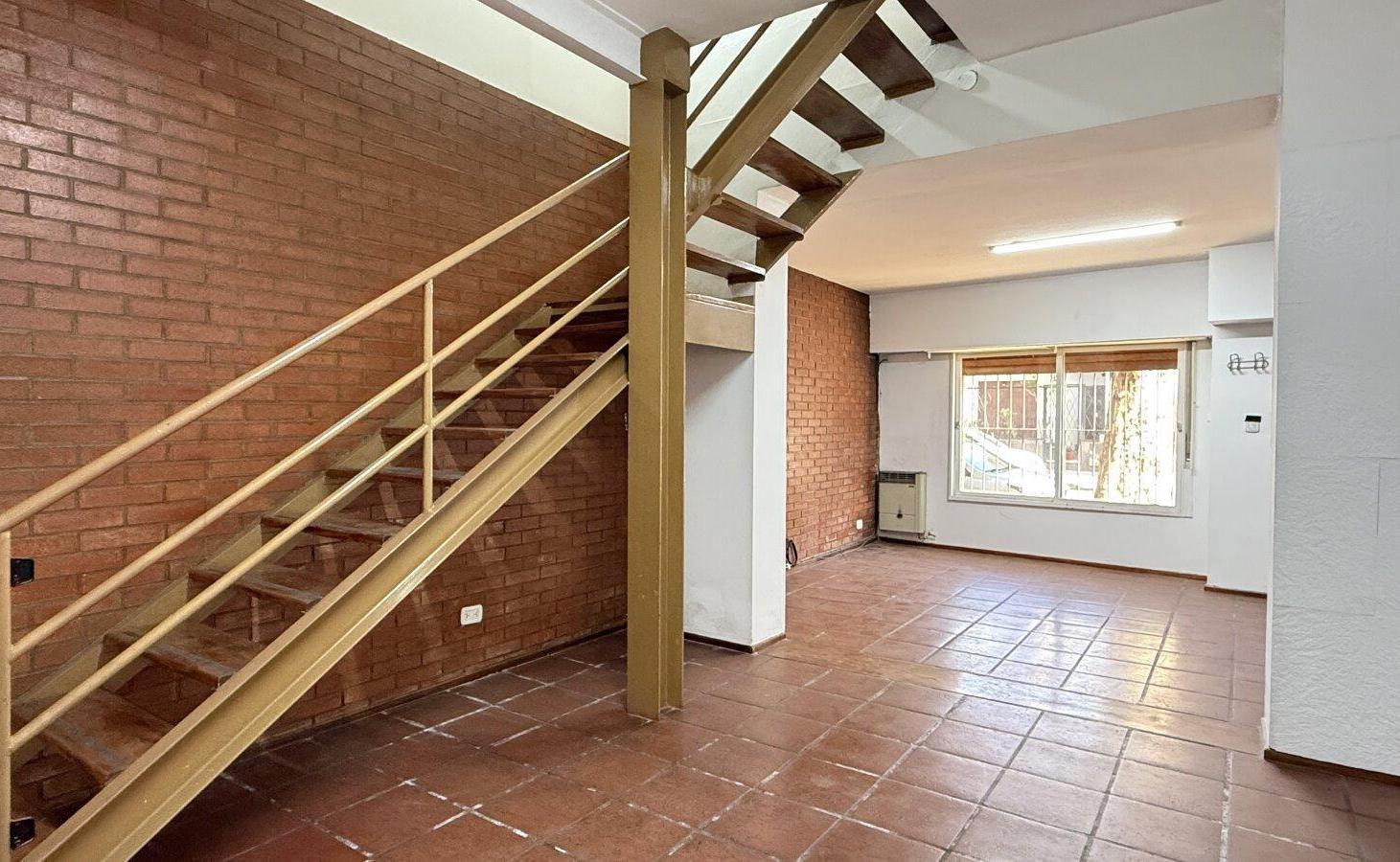 Foto de VENTA CASA 6 AMBIENTES-TERRAZA-COCHERA-PATIO-CABALLITO, imagen 1