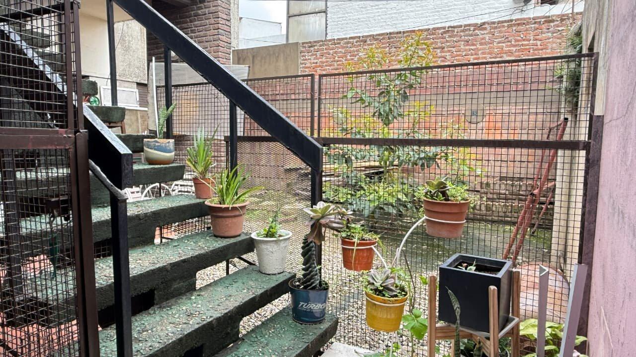 Foto de PH 3 AMB VENTA FLORES PATIO TERRAZA BALCÓN, imagen 1