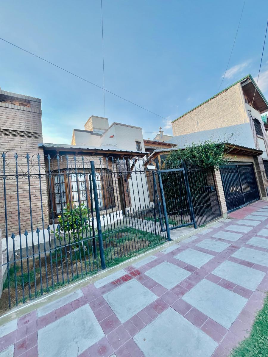 Venta - Casa - Alto Dorrego (Frente Al Bulevar) 1