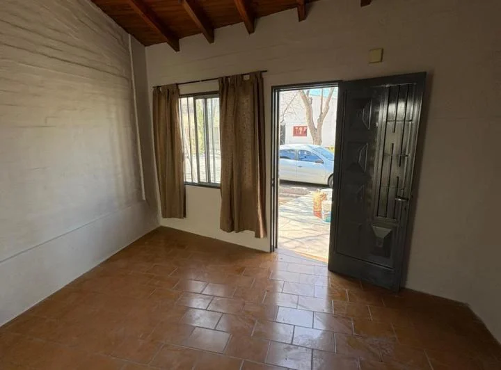 Alquiler - Local/Deposito - Godoy Cruz (A una cuadra de Cervantes)  2
