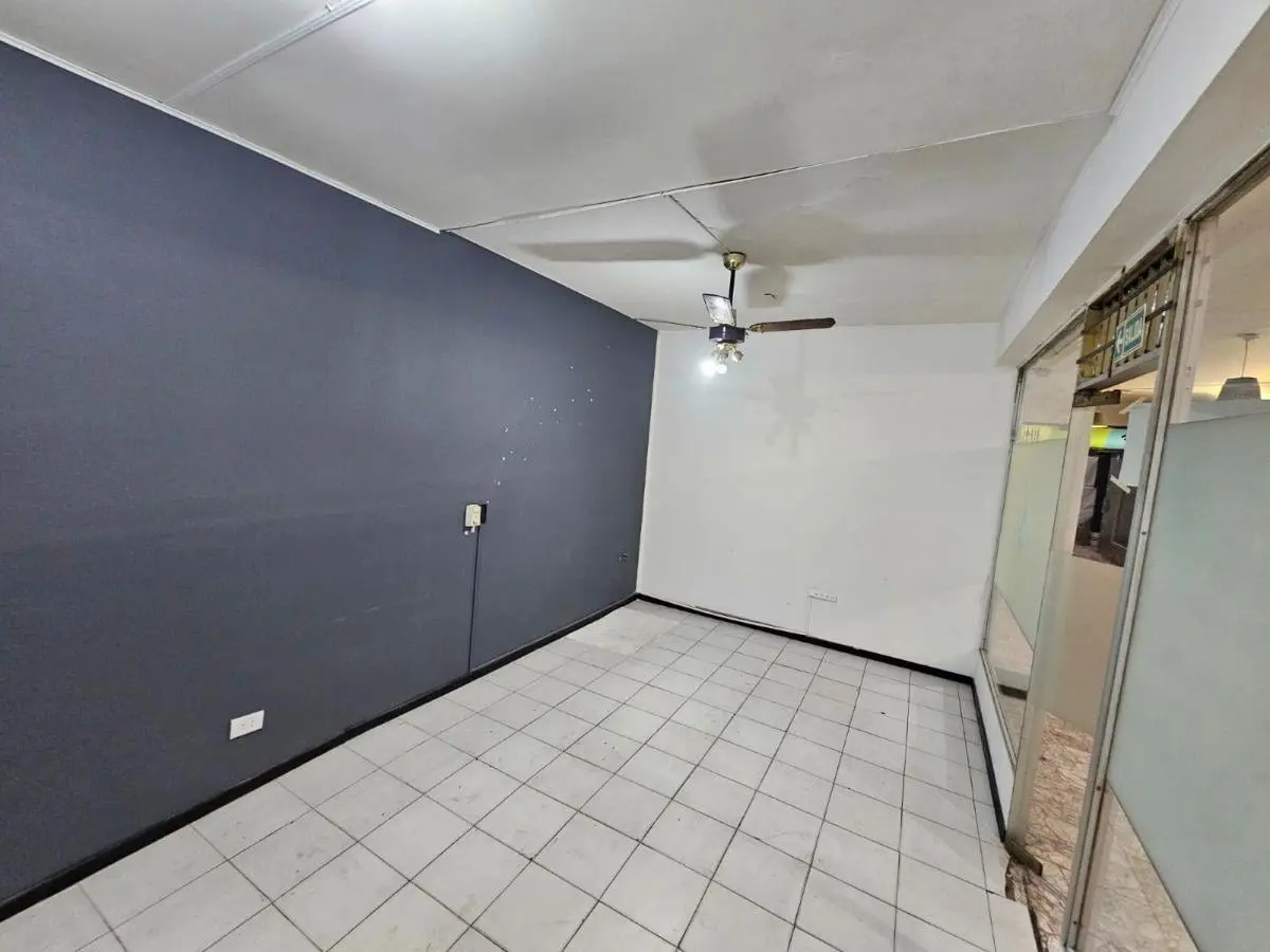 Alquiler - Local Comercial (28m2) - Centro (Galería Charif) 3