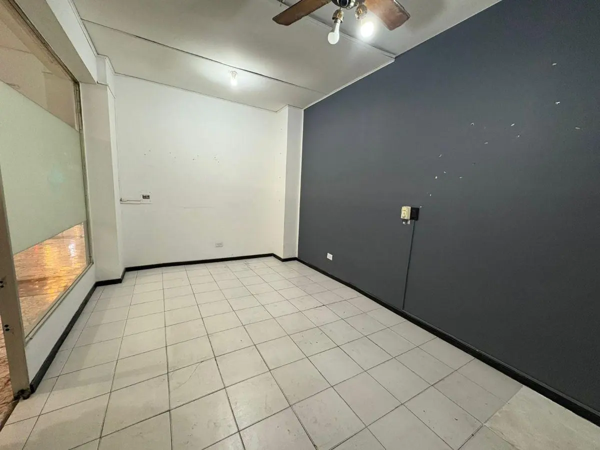 Alquiler - Local Comercial (28m2) - Centro (Galería Charif) 2