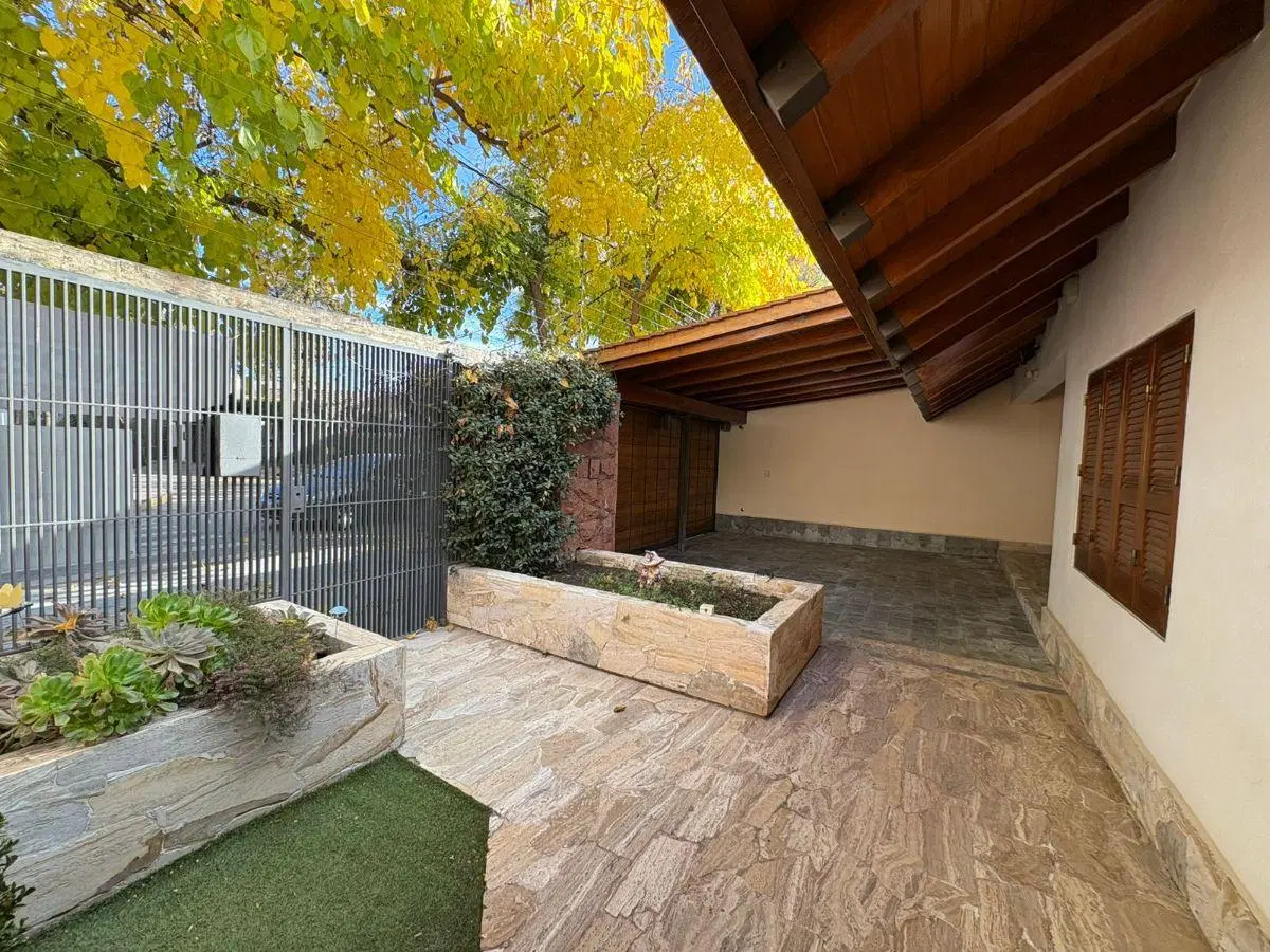 Venta - Casa/Cochera triple690m2 - Godoy Cruz/Benegas/Santa Angela 2
