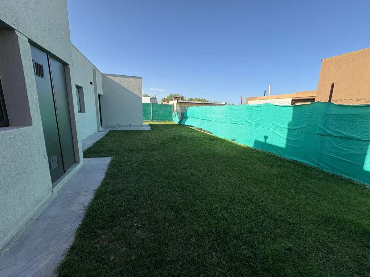Alquiler - Casa (3 dormitorios/ 3 baños/ cochera 2) - Pinares de Furlotti/ Maipu 5