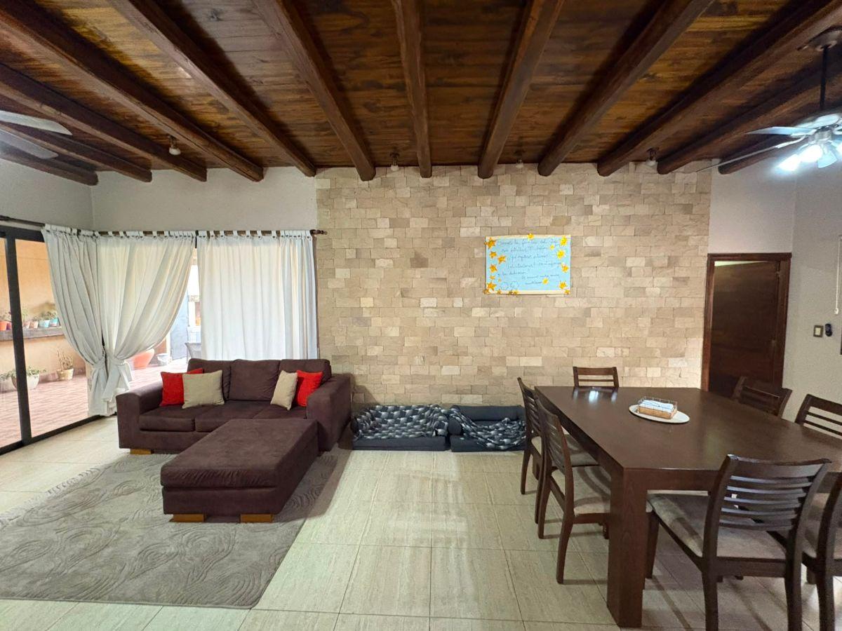 Foto de Venta - Casa (500m2 - Planta Baja) - Maipú - Viñas del Torreón (Apta, imagen 2