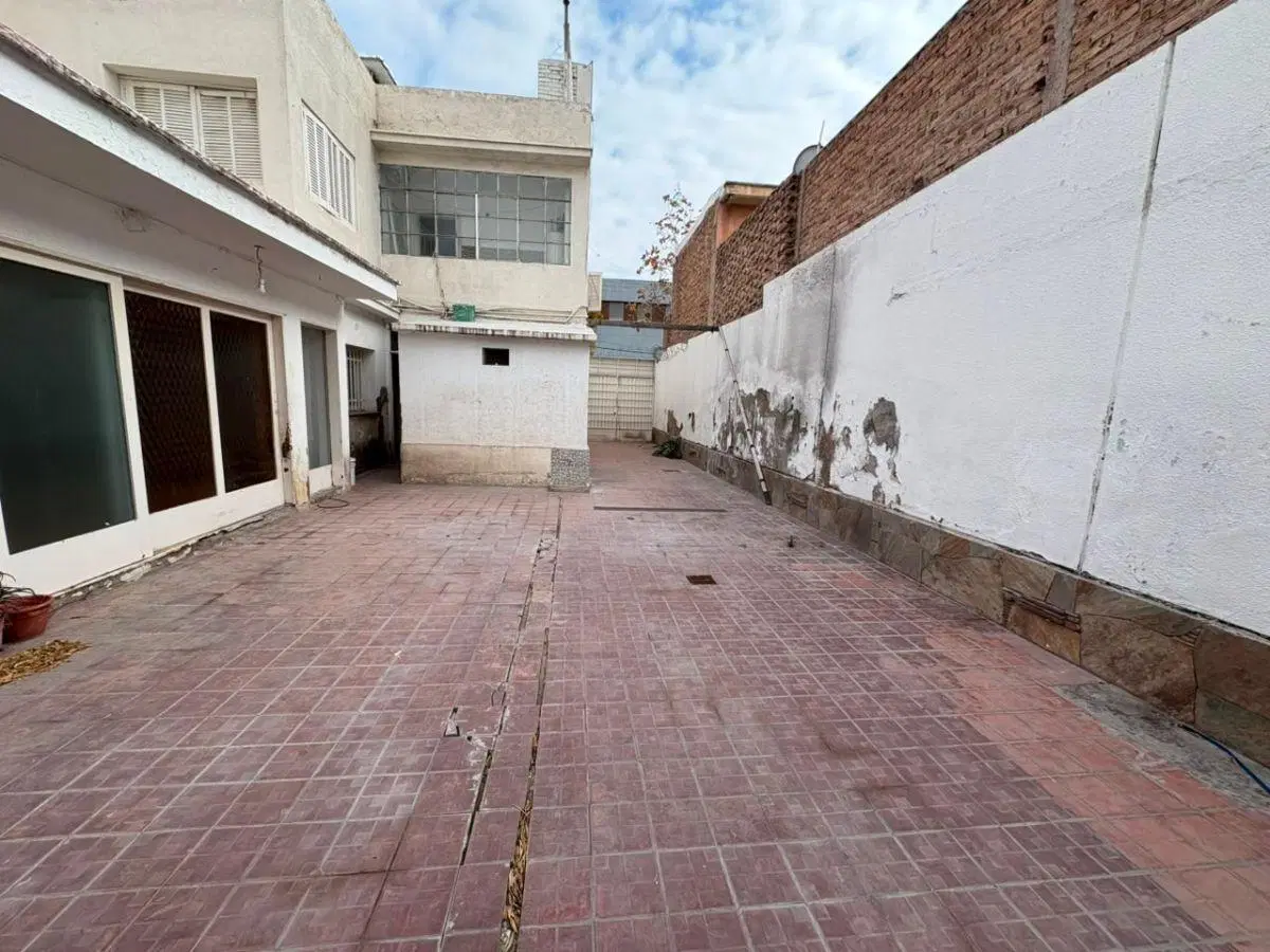 Alquiler - Casa con Galpón y cuatro dormitorios - San José (Guaymallén) 1