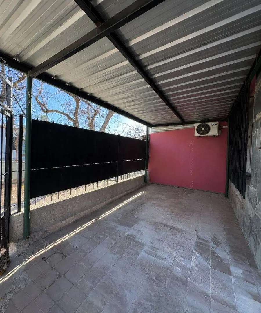 Alquiler - Casa (Tres Dormitorios y Tres Cocheras) - Godoy Cruz 5