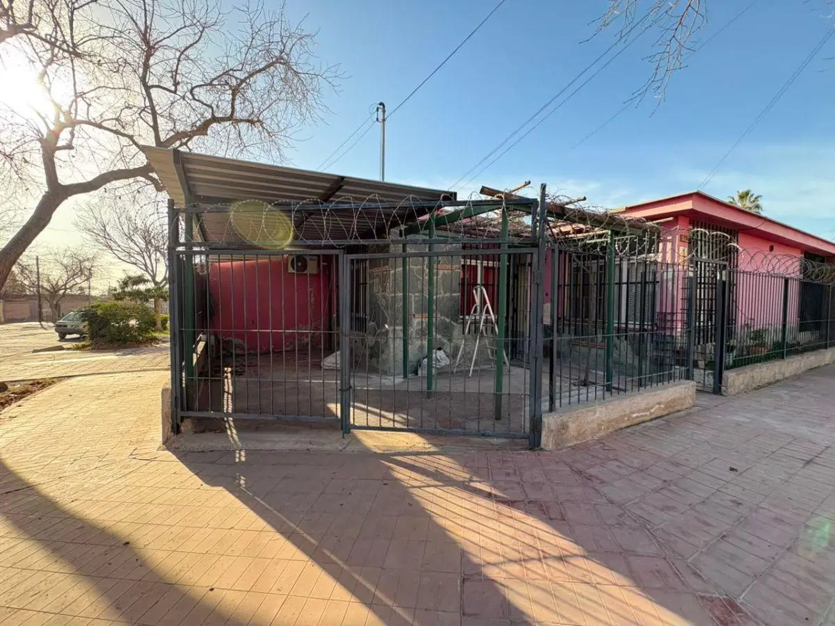 Alquiler - Casa (Tres Dormitorios y Tres Cocheras) - Godoy Cruz 4