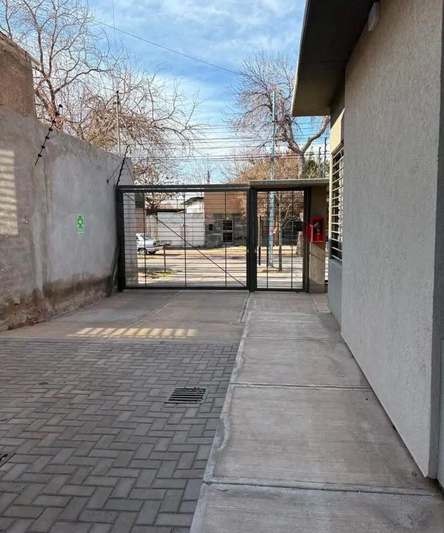 Alquiler - Monoambiente/Departamento - Godoy Cruz (Cochera) 2