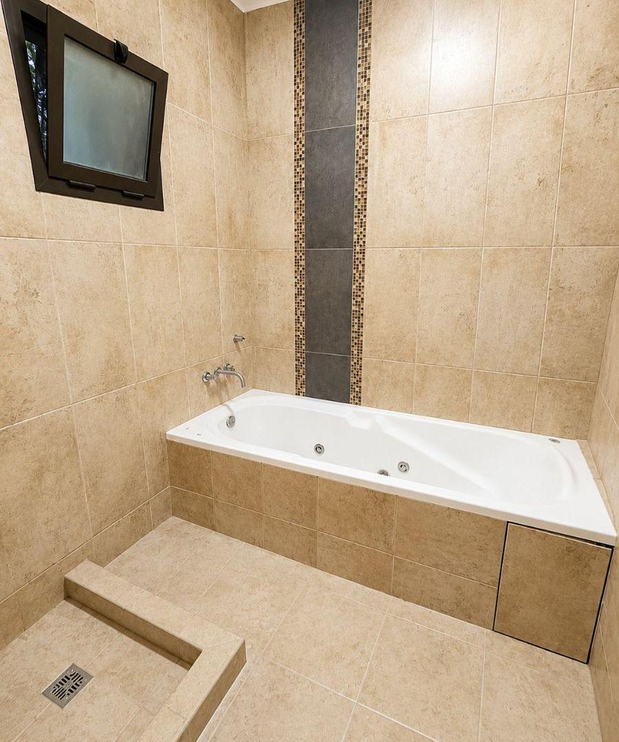 Foto de Excelente Casa en Barrio Semi Privado | 3 Dormitorios | Pileta | Apta, imagen 1
