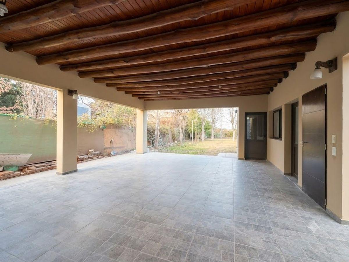 Foto de Excelente Casa en Barrio Semi Privado | 3 Dormitorios | Pileta | Apta, imagen 4
