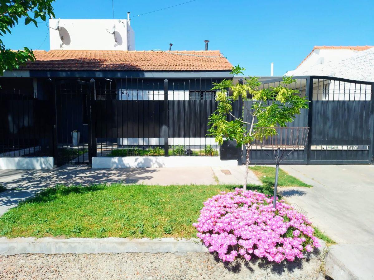 Foto de Casa/Alquiler en Barrio Raíz - Ciudad de Mendoza | 3 Dormitorios, Patio, imagen 2