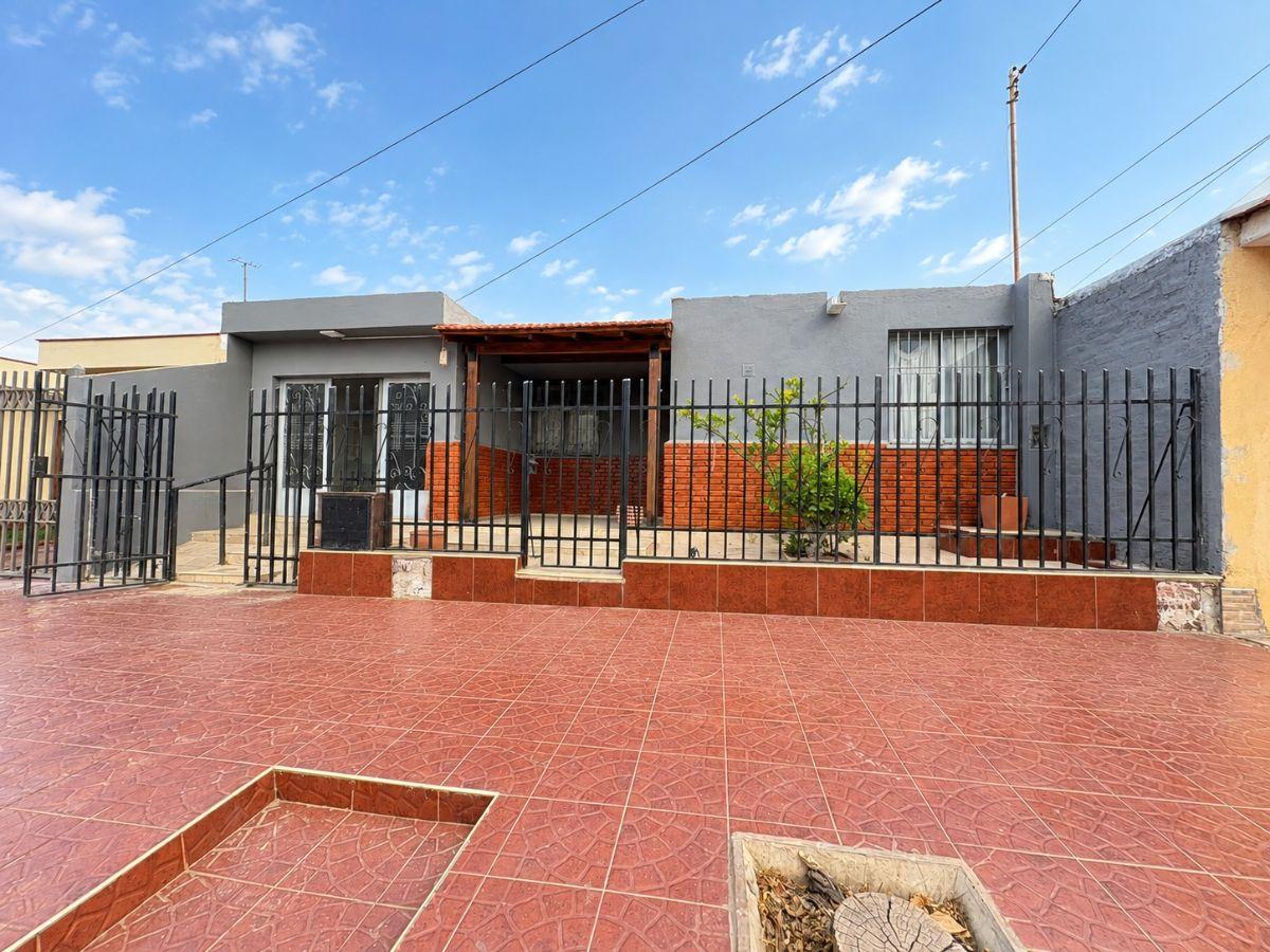 Foto de Casa en Venta en Maipú, Luzuriaga – 4 Dormitorios – Apta Crédito, imagen 3