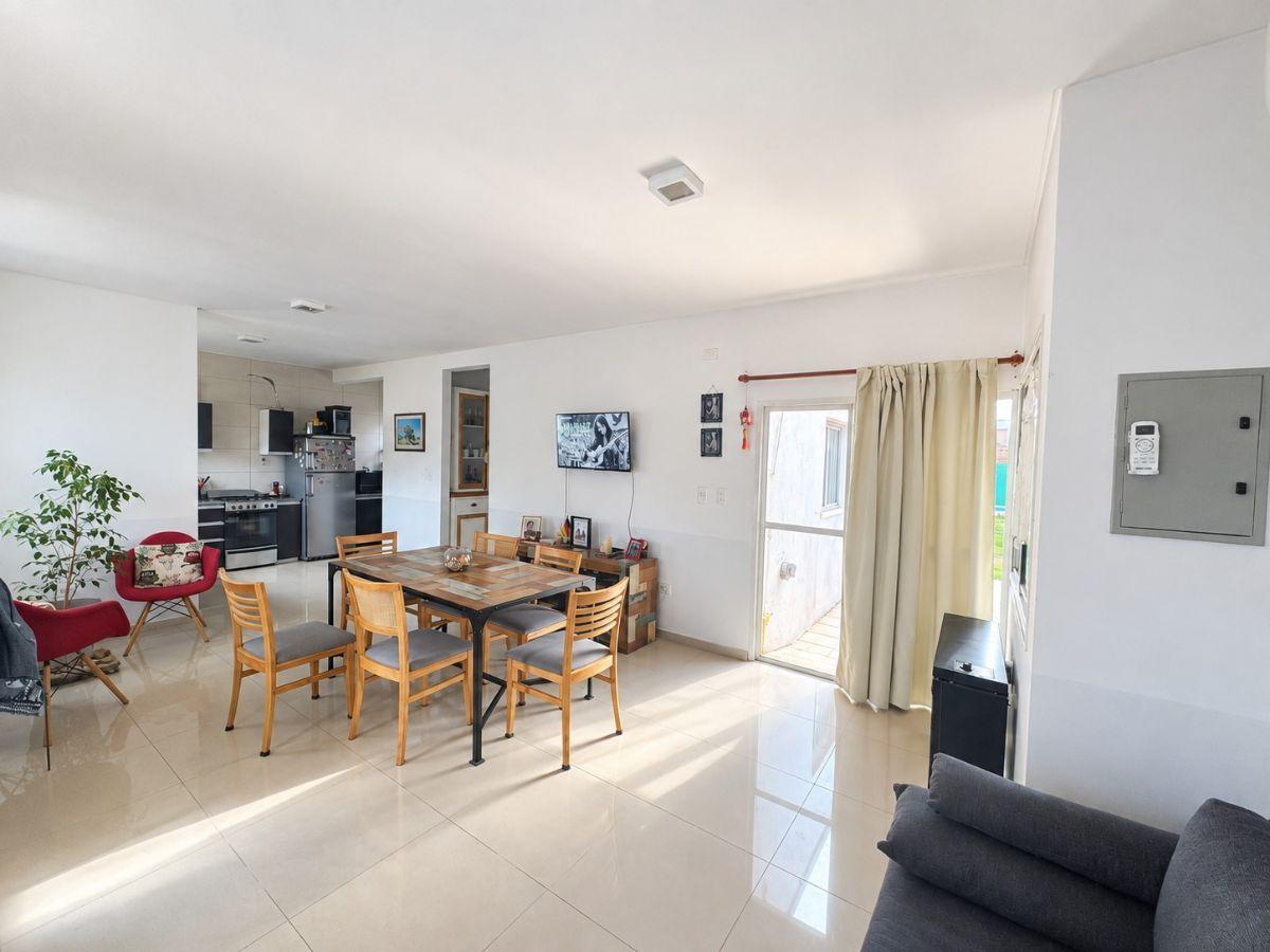 Foto de Casa en Venta Luján de Cuyo | 3 Dormitorios, Jardín, Pileta y Cochera, imagen 2