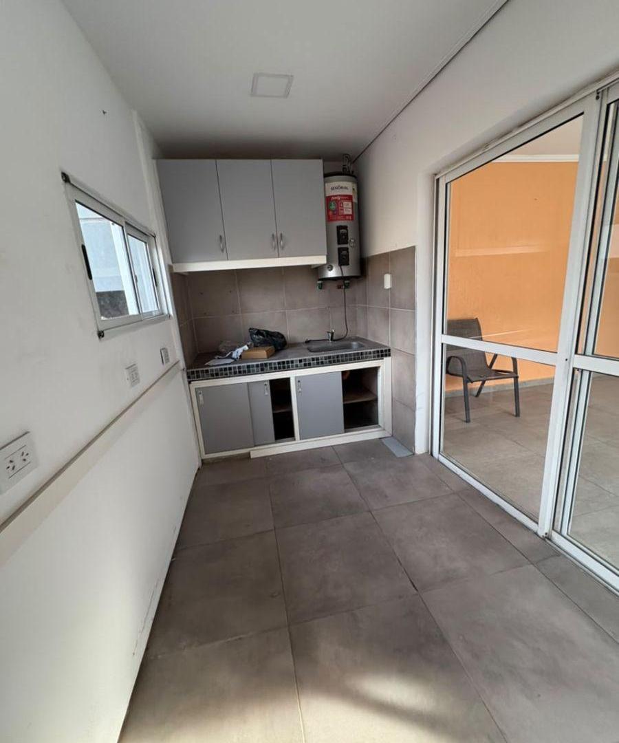 Foto de Casa en venta - Las Heras - 2 baños - comedor - pileta - recibe, imagen 3