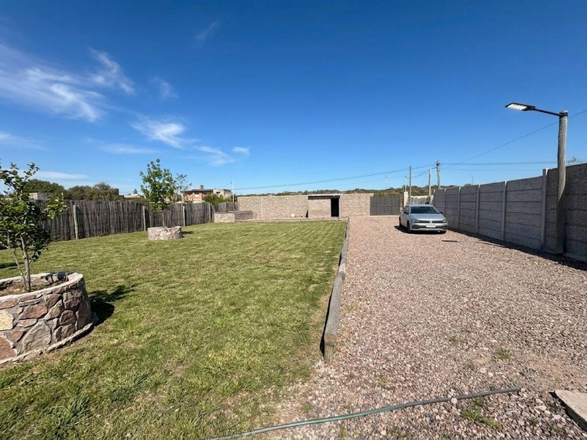 Foto de Casa en venta en Vistalba | 1.000 m² | Pileta, quincho y jardín, imagen 1