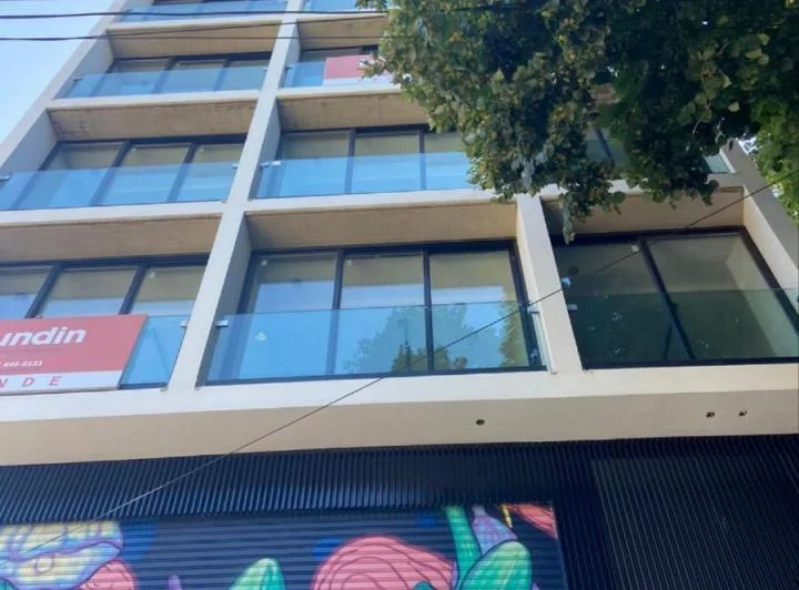 Monoambiente en alquiler en frente de la plaza 3
