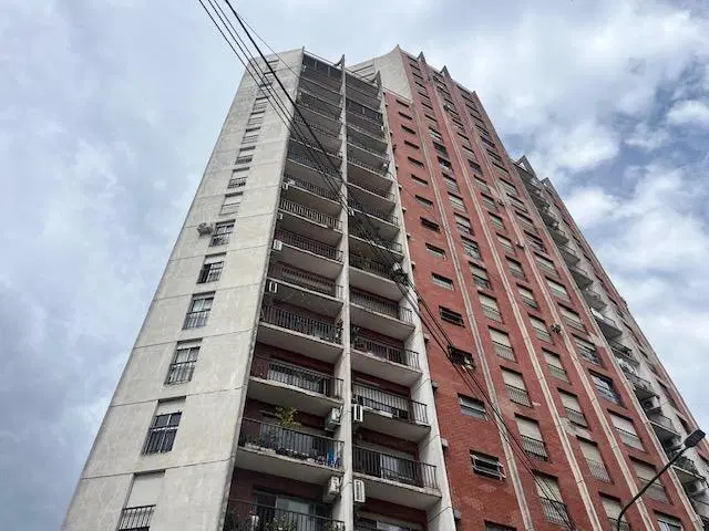 Departamento frente al BOSQUE. 2