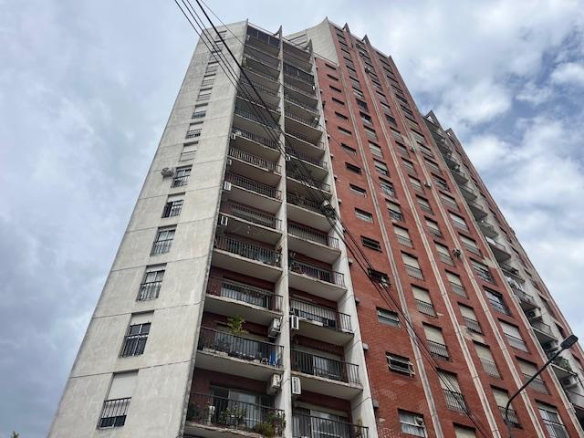 Departamento frente al BOSQUE.