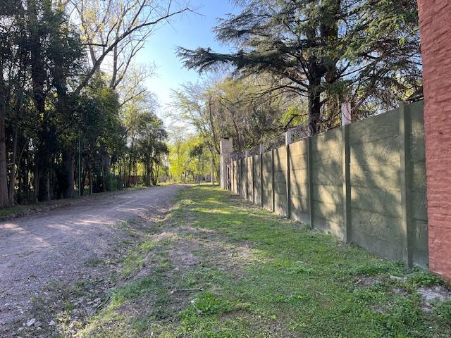 Terreno entre caminos . Zona parque ecológico