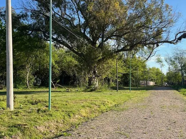 Terreno entre caminos . Zona parque ecológico 4
