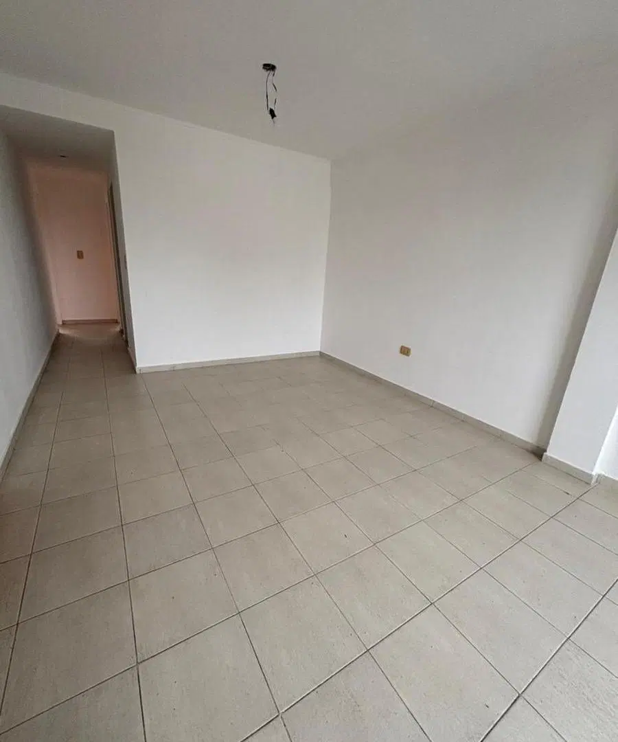 Departamento de dos dormitorios con cochera cubierta, vista a plaza Rocha 3