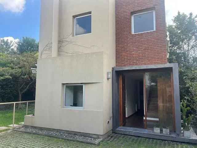 Excelente ubicacion. Duplex c cochera. Pocas unidades 3