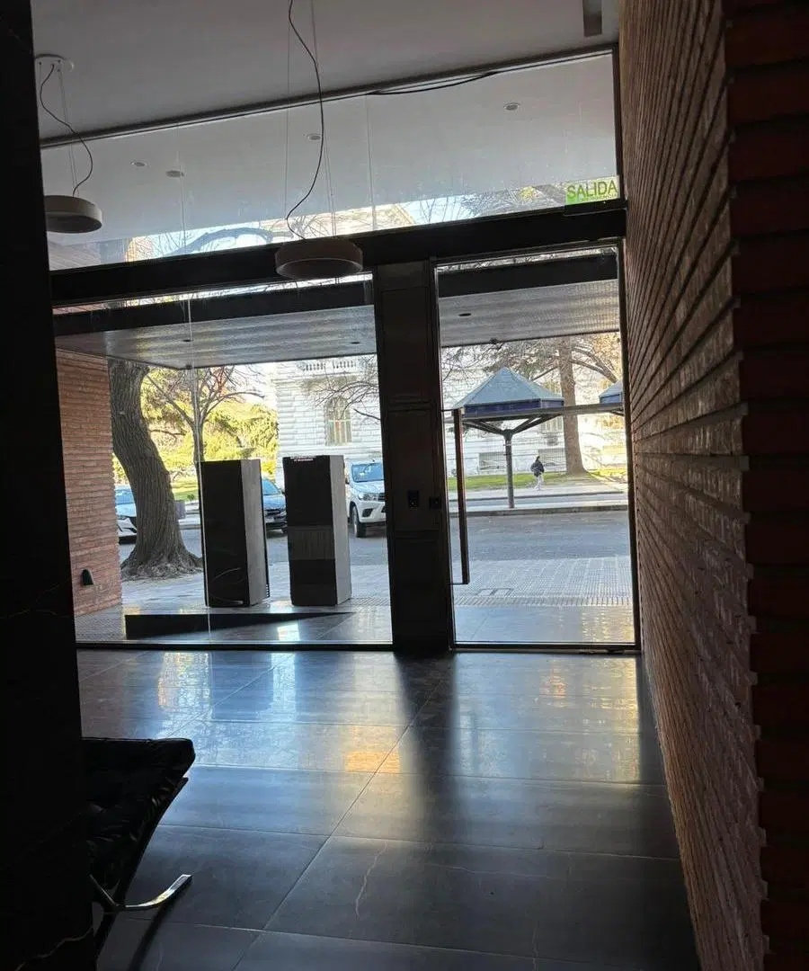Departamento de 1 dormitorio en alquiler en plaza moreno 3