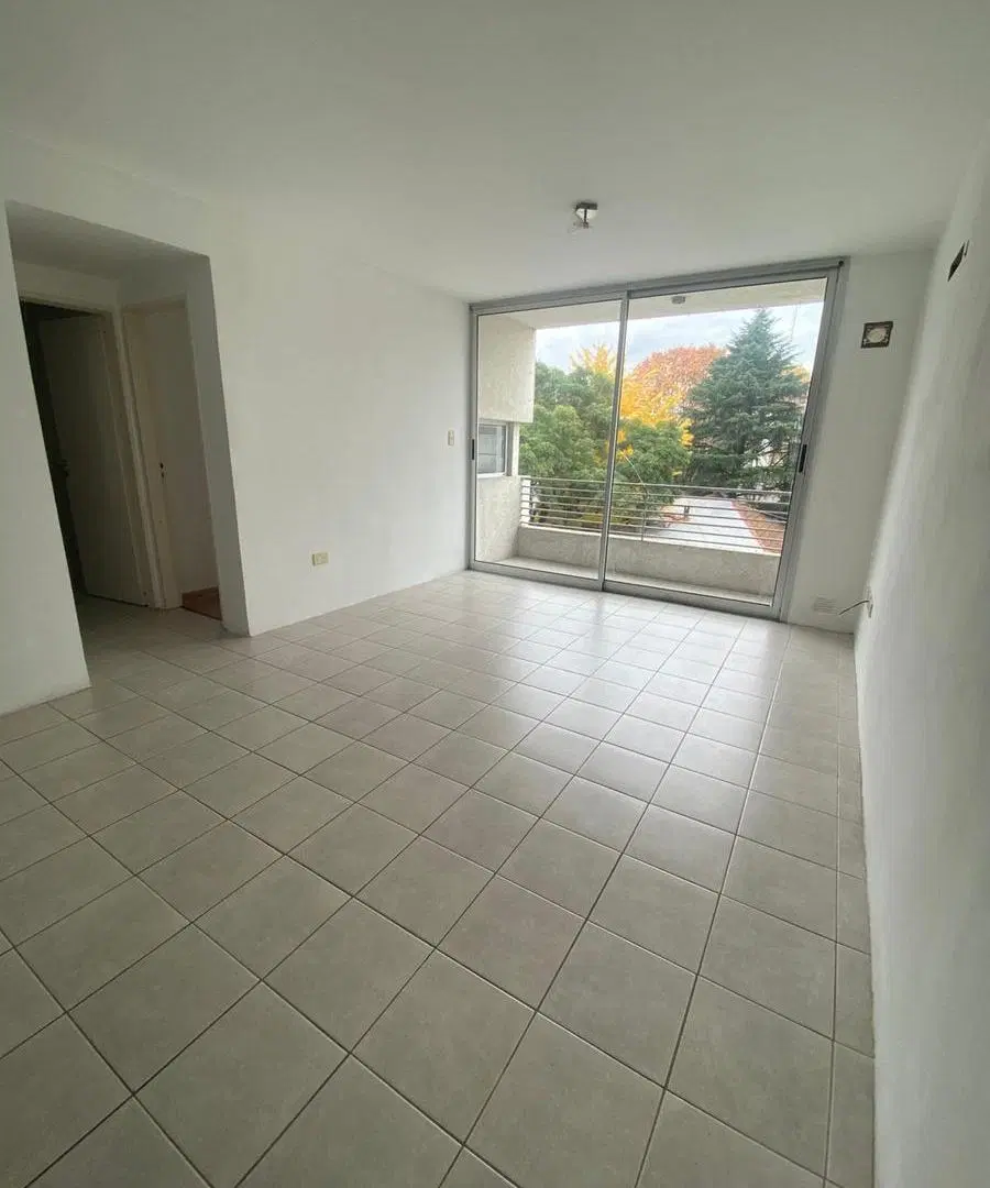 Departamento de 1 dormitorio con cochera en alquiler, zona plaza malvinas 3