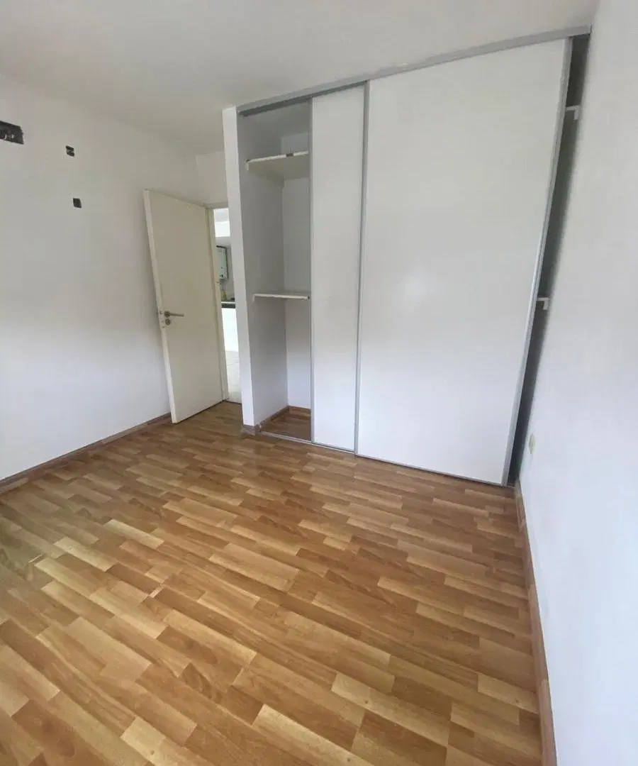 Departamento de 1 dormitorio con cochera en alquiler, zona plaza malvinas 5