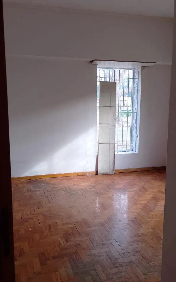Casa de dos dormitorios con fines comerciales 3