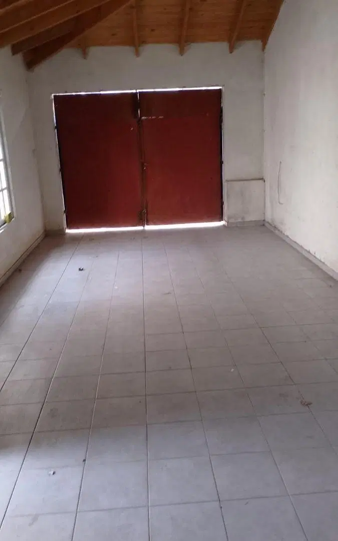 Casa de dos dormitorios con fines comerciales 4