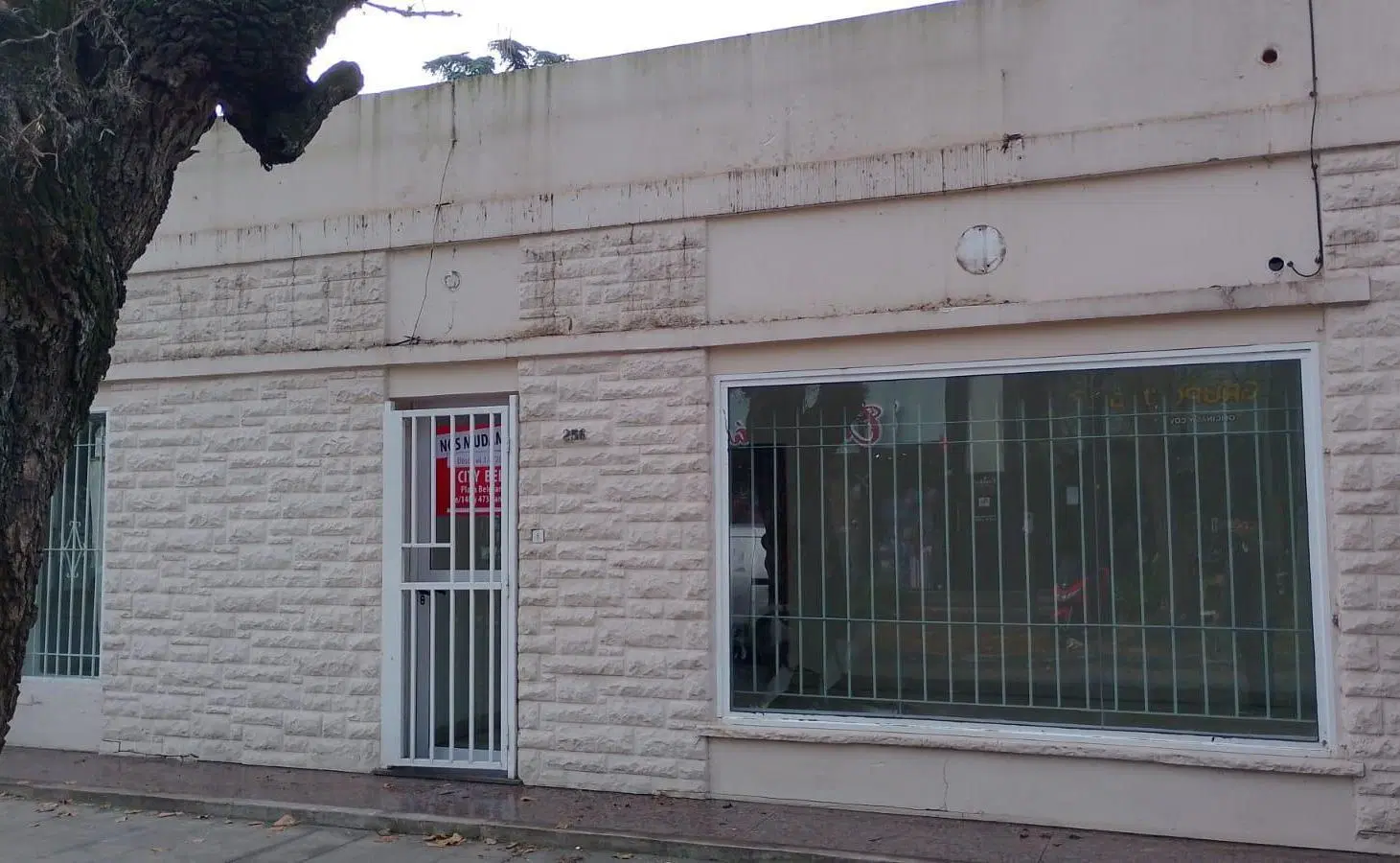 Casa de dos dormitorios con fines comerciales 2