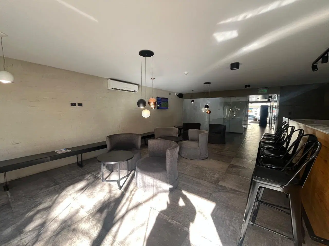 Departamento monoambiente amoblado, excelente zona 5