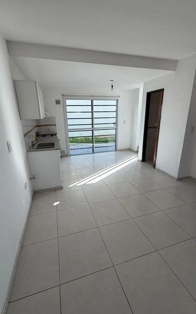 Duplex de dos dormitorios con cochera SIN EXPENSAS 4
