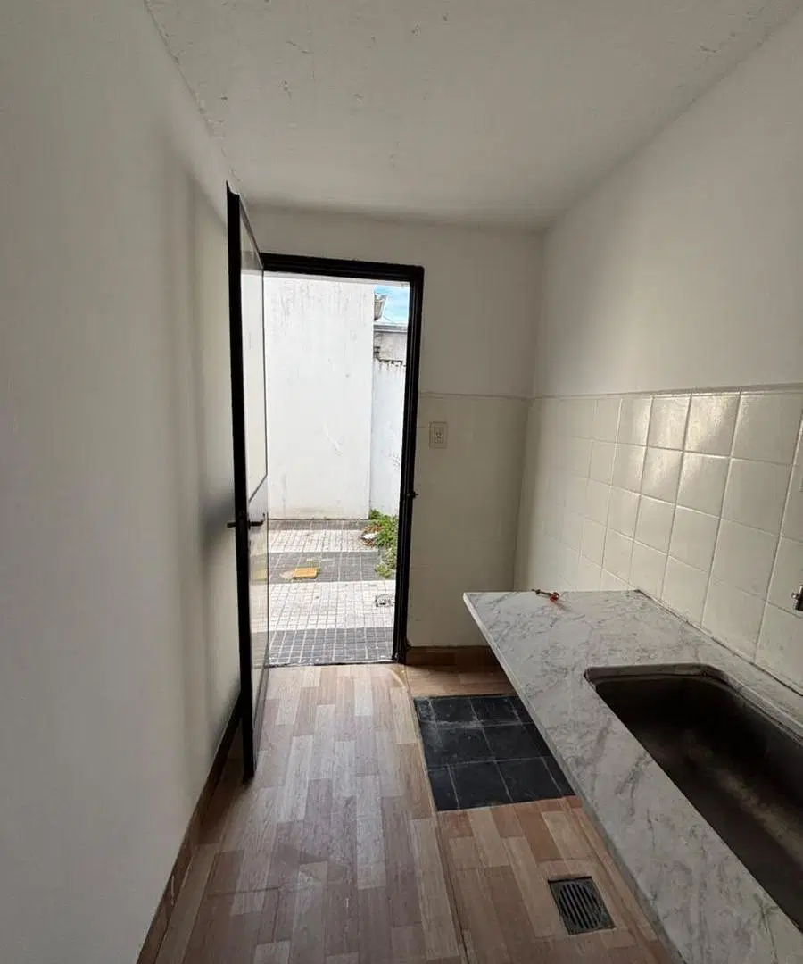Triplex en alquiler, de dos dormitorios con cochera 2