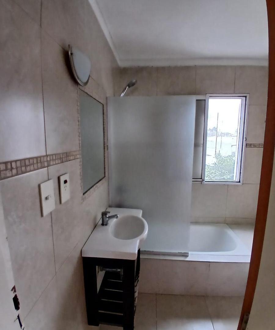 Foto de Departamento de 2 dormitorios tipo duplex con cochera y patio, imagen 4