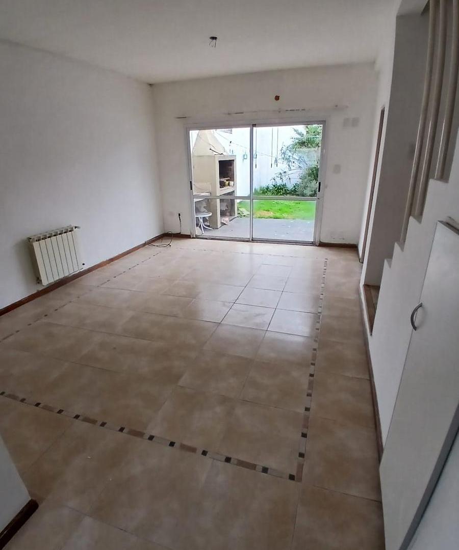 Foto de Departamento de 2 dormitorios tipo duplex con cochera y patio, imagen 2