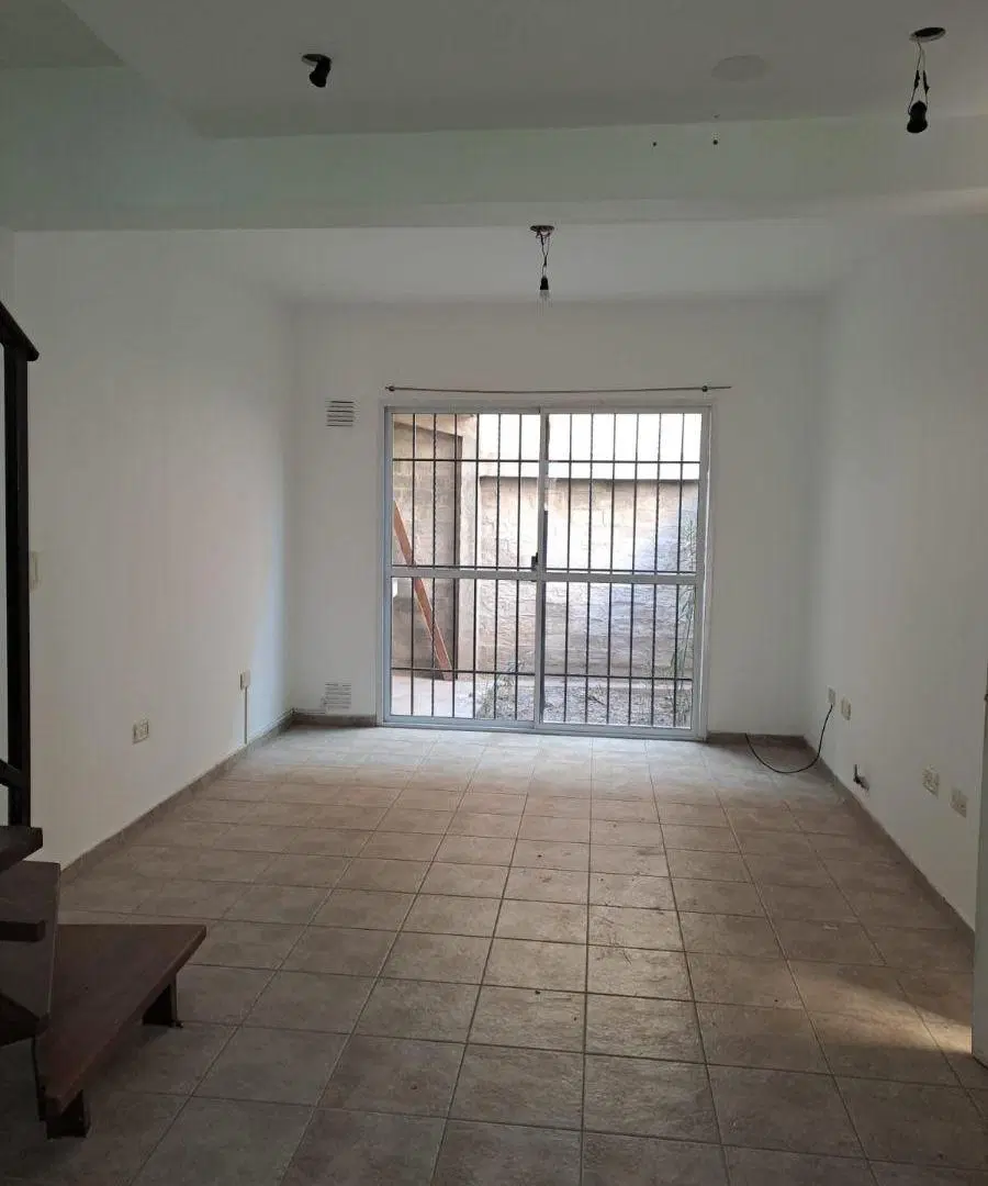 Departamento con 1 dormitorio y cochera en alquiler en Capilla del Rosario 4