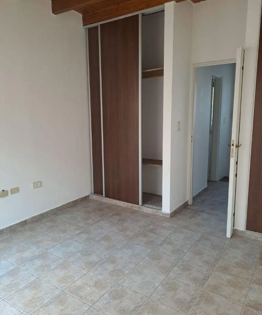 Departamento con 1 dormitorio en alquiler en Capilla del Rosario 4