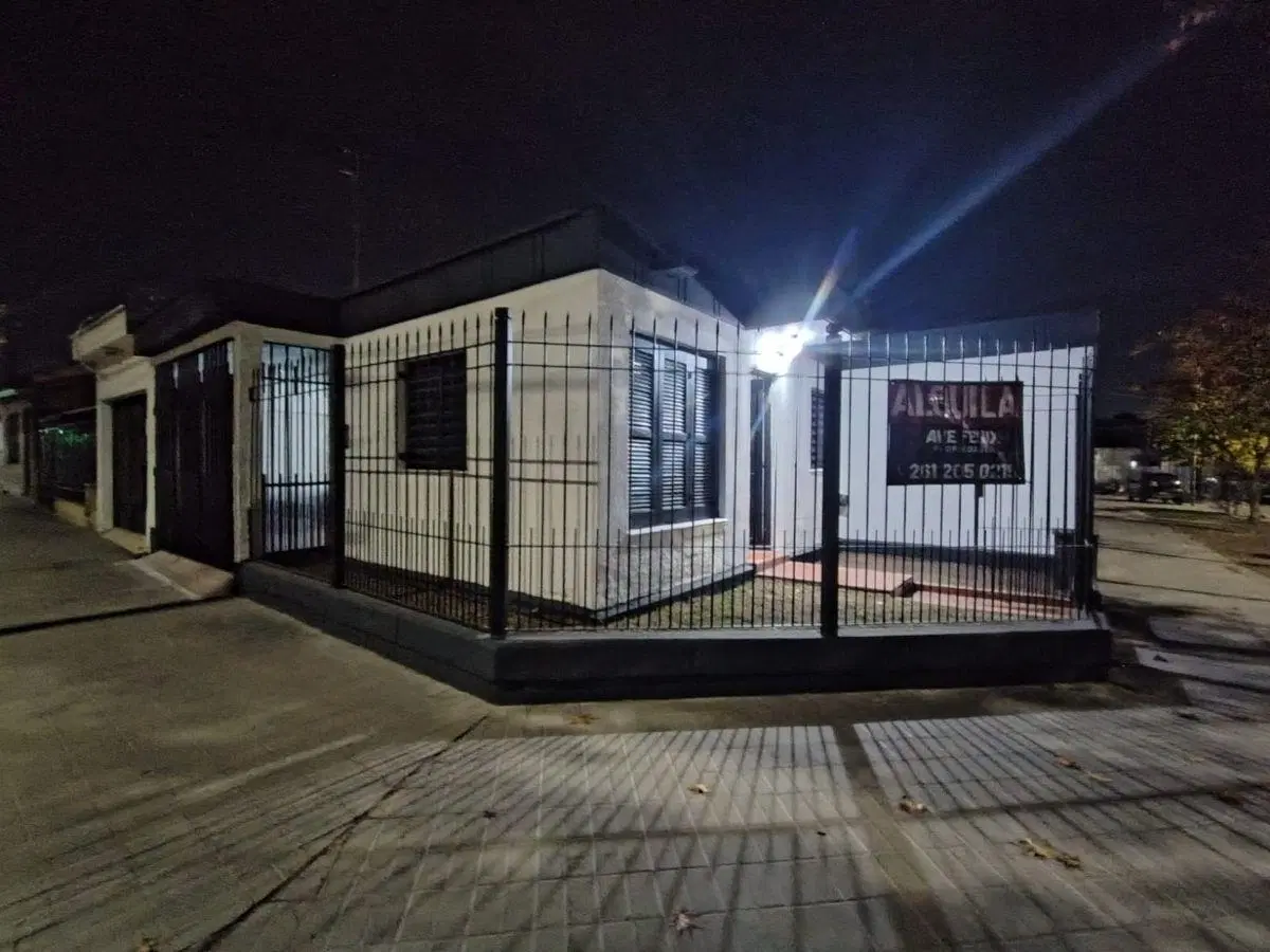 Casa de 4 dormitorios en alquiler en Las Tortugas y 2 cocheras 2