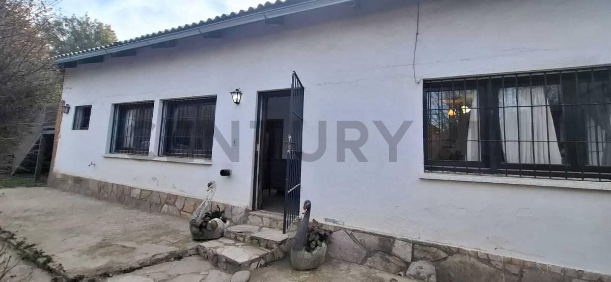 Foto de Casa en Venta más cabaña y deposito barrio Melipal km 4, imagen 1