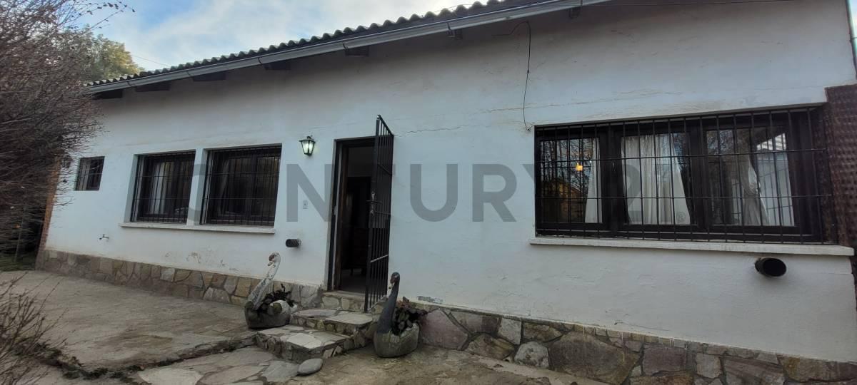 Foto de Casa en Venta más cabaña y deposito barrio Melipal km 4, imagen 2