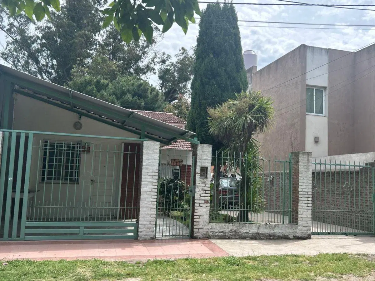 Venta | Casa | Barrio El Jardín | con parque, parrilla y potencial de ampliacion 1